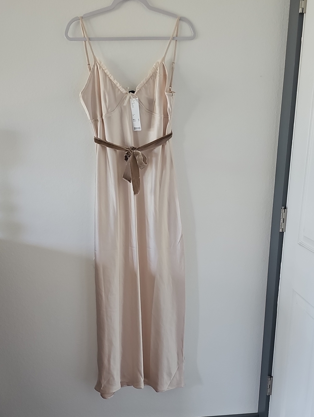 ●●URBAN OUTFITTERS CHAMPAGNE COLOR MAXI SATIN BUSTIER DRESS NWT S.XXL●●